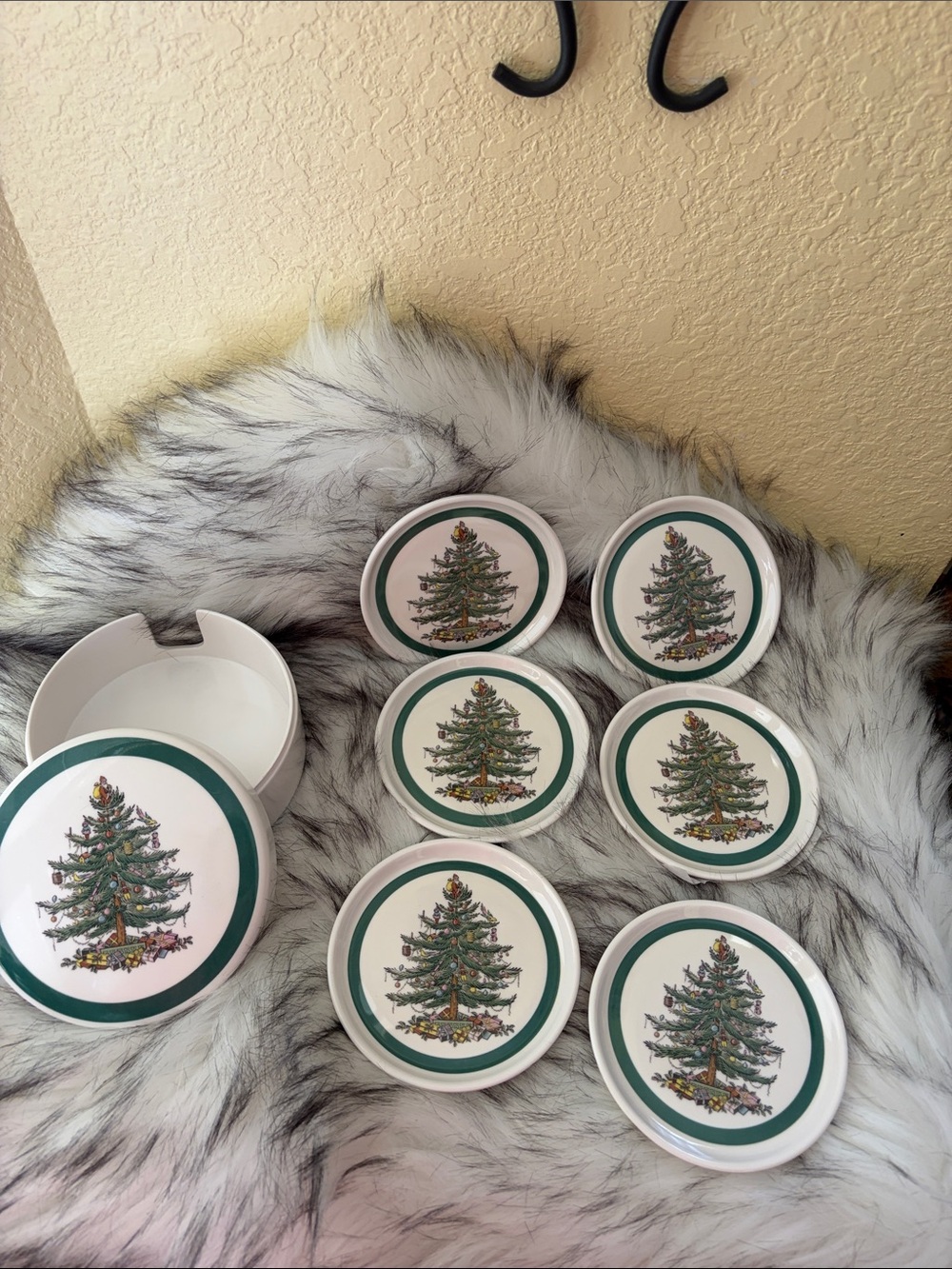Spode Green-Trim Ceramic Christmas Tree round box with 6 coasters